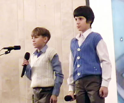 Артем (слева) и Руслан на своем первом выступлении.