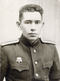В.Константинов в годы службы в армии. 