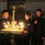Кирилл с друзьями поставили в храме свечки за здравие близких. Фото Максима БОБРОВА