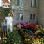 Юрий Яковлев вместе с дочкой Ниной в любимом уголке двора. Фото Марии СМИРНОВОЙ