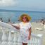 Шляпка из итальянской соломки — подарок, она очень пригодилась в поездке на Черное море. Белое ажурное платье — идеальный вариант для прогулок по побережью.
