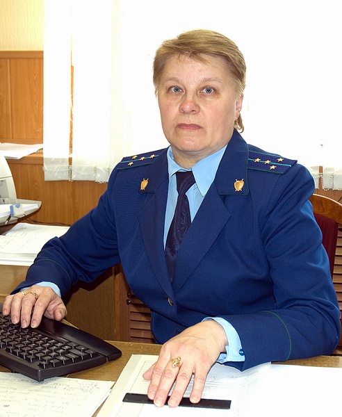 Прием ведет Надежда Кузнецова, старший помощник  прокурора Новочебоксарска.  Фото Валерия Бакланова.
