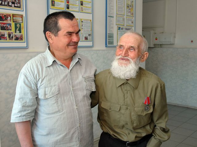 Лев Николаев и Евстафий Арсентьев (справа).